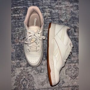 Reebok Reebok BB 4000 II sneakers! Women’s size 11